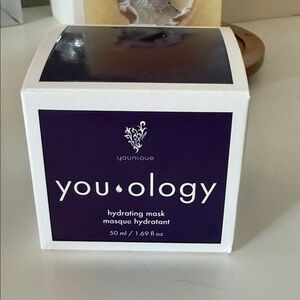 Younique Youology Hydrating Mask in Rich Purple